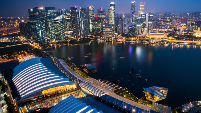 Time lapse day to night Landscape of the Singapore financial district and business building in evening lights from sands SkyPark observation deck, TU, tilt up. Royalty-Free Stock Footage #1045688605