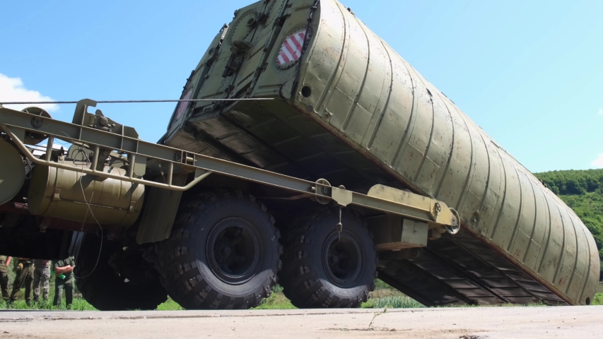 Military bridge with an internal compartment of the pontoon park