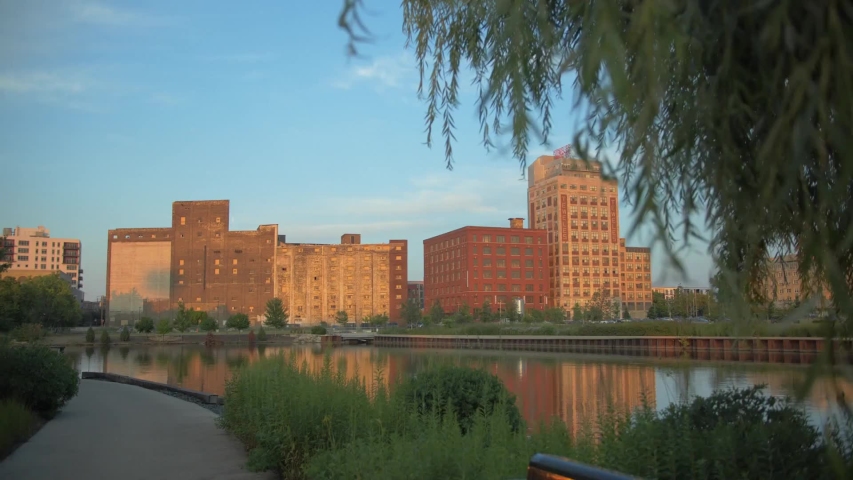 video of milwaukee skyline along riverwalk