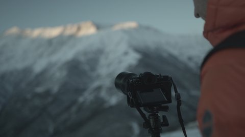 Stock video

Veduchi, Chechnya, Russia - January 27, 2020. A photographer in the mountains makes photos and videos. Snow on the tops of the mountains. Camera on tripod. Slow motion.