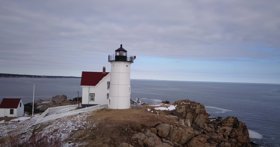 Drone parallax lighthouse in New Hampshire