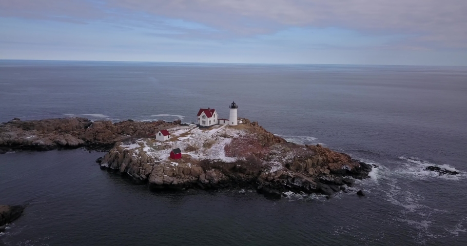 Drone parallax lighthouse in New Hampshire