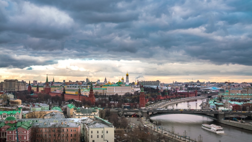 Amazing panoromic time lapse of Kremlin Palaca in Moscow in a cloudy winter day.
