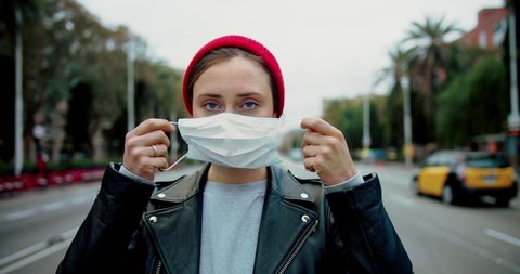 Portrait of a young student woman wearing protective mask on street.Concept of health and safety life, N1H1 coronavirus, virus protection, pandemic in china – Video có sẵn