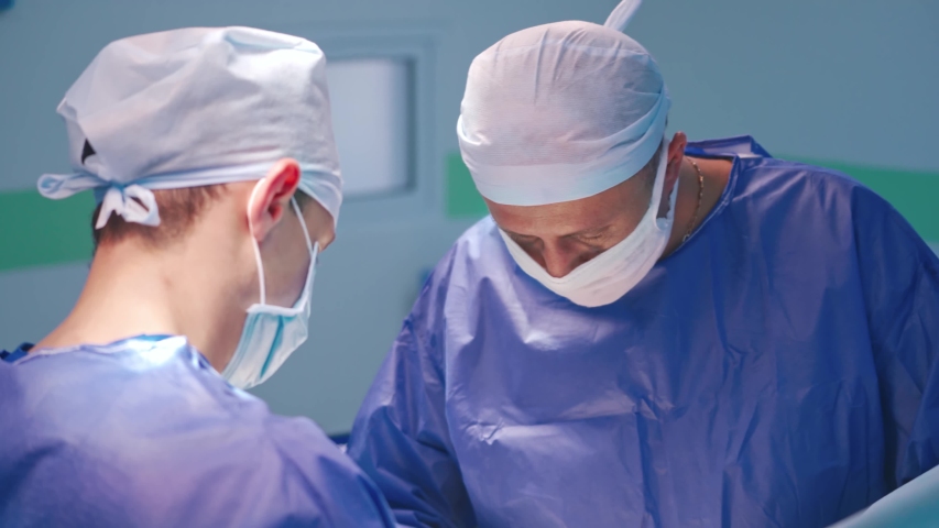 Операция 2 категории. Обмундирование хирурга во время операции. Хирурги спят прямо в операционной.