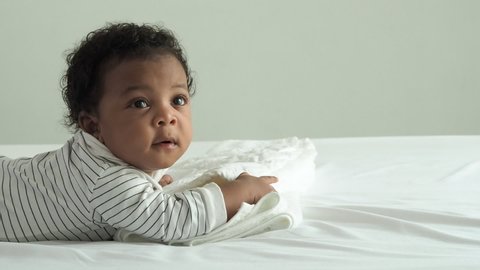 Cute African Baby Lying Video De Stock 100 Libre De Droit 6517 Shutterstock