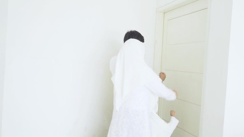 Happy muslim family knocked door and meet with their grandparents. Shot in 4k resolution