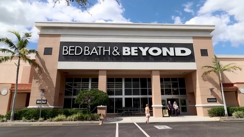 Cape Coral, FL, USA 3/11/20 : Bed Bath & Beyond is a chain of domestic merchandise retail stores selling goods for bedroom, bathroom, kitchen and dining room in USA, Puerto Rico, Canada and Mexico.