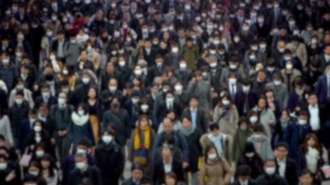 4K, Blurred defocused view of Concept of coronavirus quarantine, MERS-Cov. Large crowd of business people with medical face mask. Air pollution. The virus has caused emergency situation.-Dan