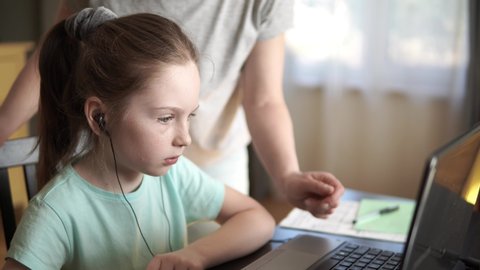 Online learning, distance education, mother helps little girl with homework on computer. - Βίντεο στοκ