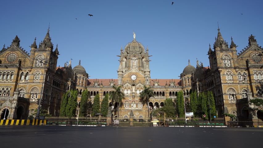Deserted CSMT (VT) and surrounding area on first day of lock down in Mumbai due to Covid 19 pandemic. Corona virus outbreak in third stage in Mumbai. Royalty-Free Stock Footage #1048943692