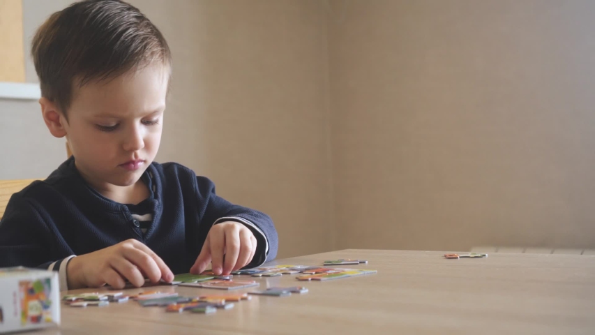 John is doing a puzzle ответы. Ребенок решает головоломку. Решение для детей. Дети решают головоломки фото. Картинка дети решают математику.