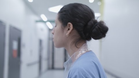 Close up of nurse turning to camera during the Coronavirus pandemic., videoclip de stoc