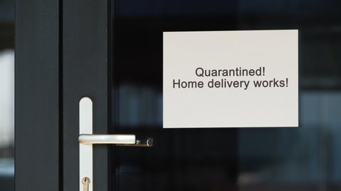Quarantine announcement on the door of the store and the possibility of ordering with home delivery