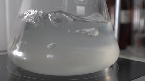 549 Beaker Boiling Water Stock Video Footage - 4k And Hd Video Clips 