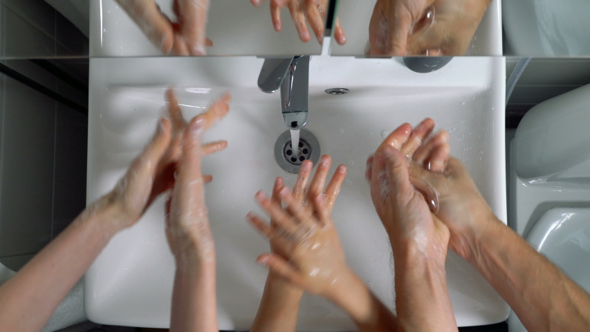 Woman office washing hands. Woman washing hands. Брат моет сестренку. My sister washes hands. Моем посуду красиво.