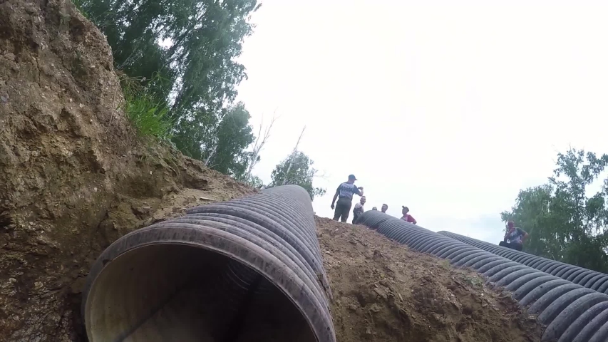 Tough Guy Race, a climbing rope in a narrow pipe, the first person