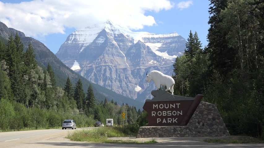 Mount Robson highway view in British Columbia
