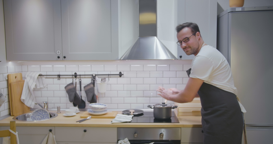 Modern Kitchen Oven 스톡 비디오 동영상 - 4K/HD 비디오 클립 | Shutterstock