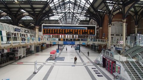 London lockdown, Liverpool St Station, 8th April, 2020. Liverpool Street Station in the afternoon, the concourse is very quiet with only a few commuters. Coronavirus, Covid-19 outbreak.
