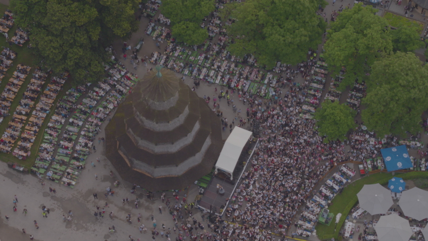 Birds eye view of the bavarian beergarden "Chinesischer Turm"