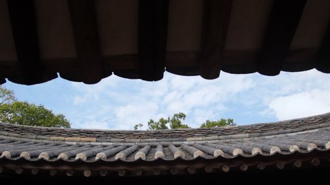 In Gyeongju city in South Korea, there is famous village which was listed as world historic heritages by UNESCO. The sceneries of Yangdong village which is guessed to be built in 15th century.