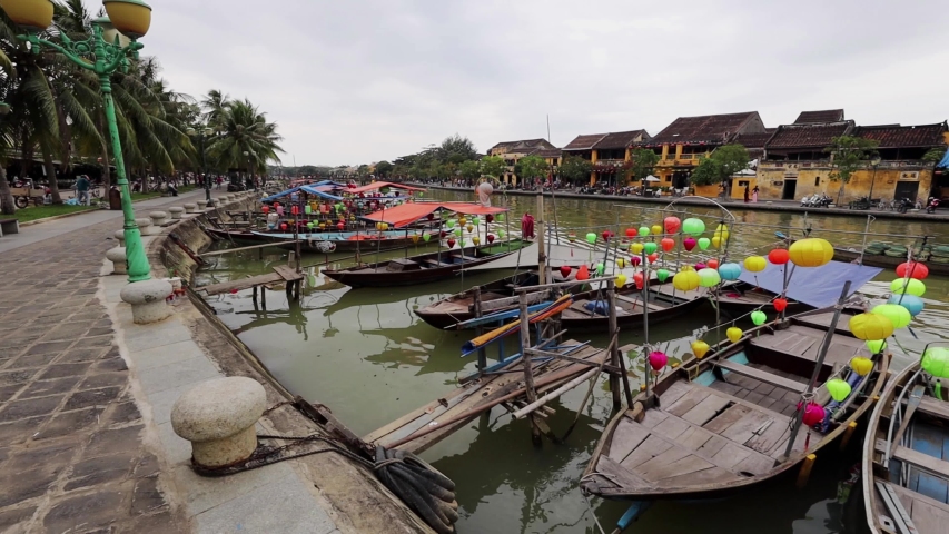 Tour Boats for tourists in the city of Hoi An in Vietnam