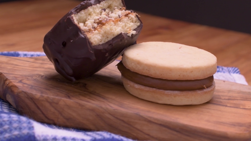 Alfajor filled with Dulce de leche