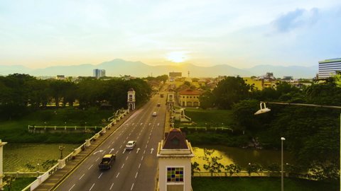 Time Lapse : Ipoh Town Skyline During Sunset Overlooking Ipoh Downtown With Busy Street. HD.