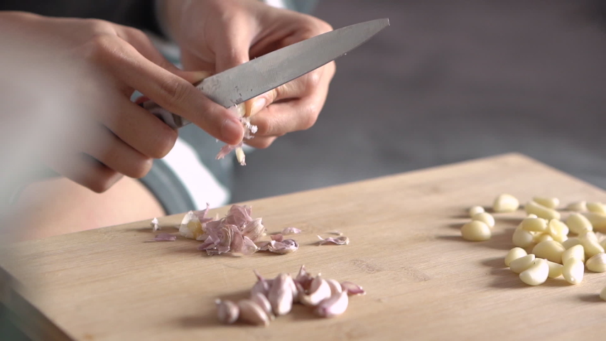 Hands Peeling Garlic with knife image - Free stock photo - Public ...