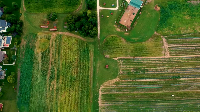 Birdeye view of a family farm in Illinois.