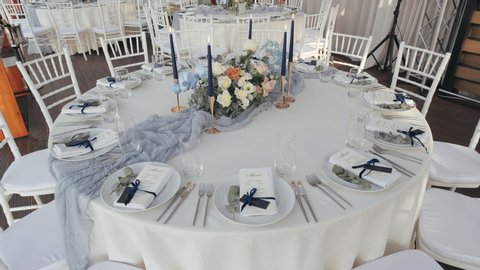 Wedding Round Table Guest Setup Stock, How To Decorate Round Tables For A Wedding