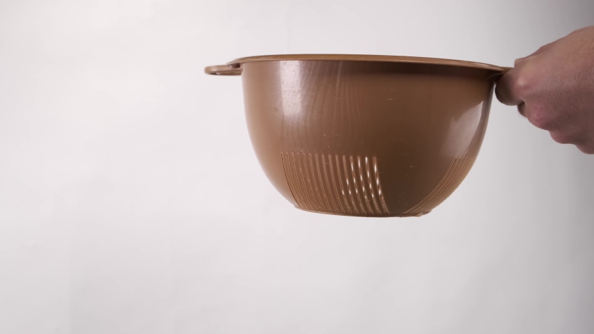 акриловая заливка через дуршлаг. сито и вода. вода сквозь пальцы. Pour through. удерживает от воды.