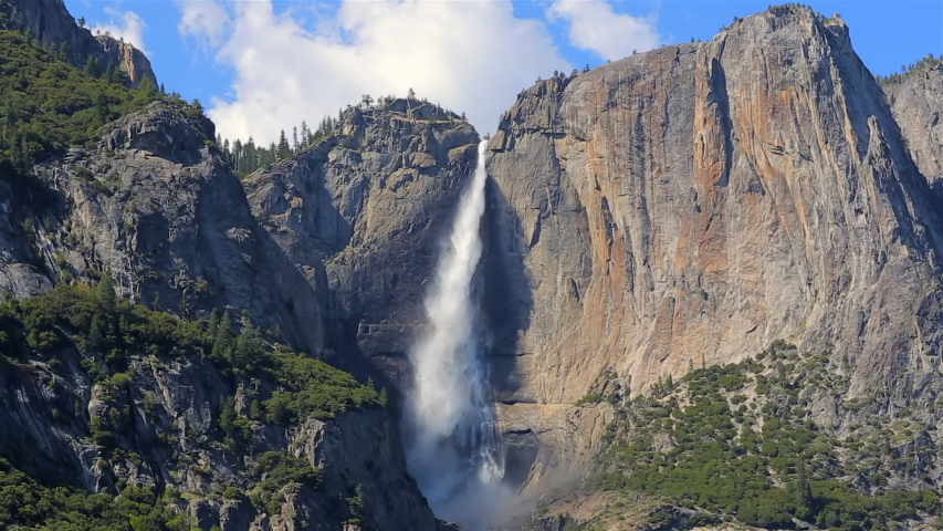 Yosemite valley with El Capitan, Bridalveil Fall and Half Dome from Tunnel View, Yosemite, California, USA Royalty-Free Stock Footage #1053086105