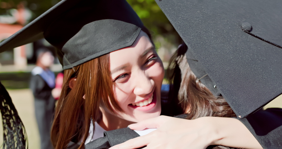 113 Graduation cap behind Stock Video 