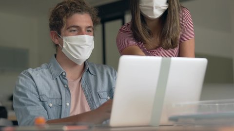 group of students working wearing masks วิดีโอสต็อก