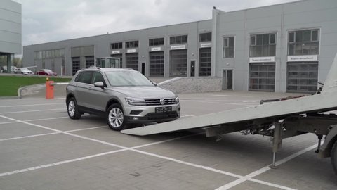 ROSTOV-ON-DON, RUSSIA - APRIL 16, 2020: brand new Volkswagne Tiguan is being loaded onto a flatbed tow truck. Volkswagen official dealer.