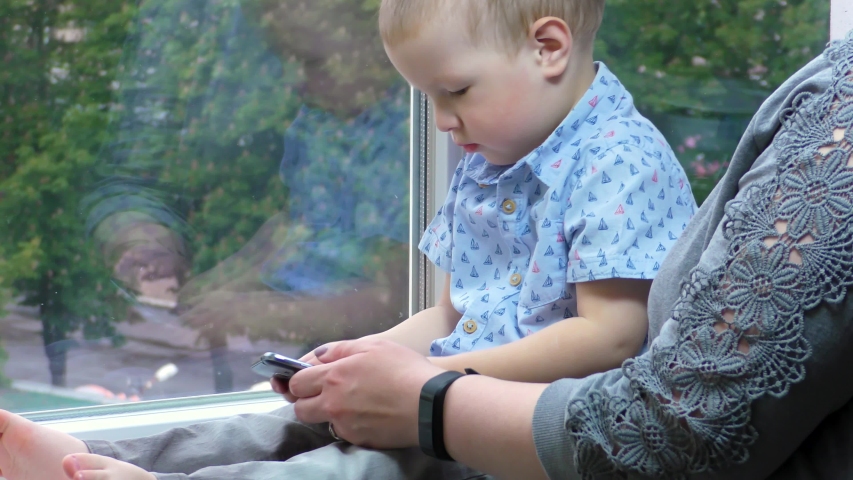 Mom helps the baby learn the phone