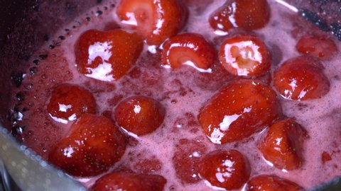 Boil the strawberries and sugar in a black pot, Strawberry Jam, Strawberry Sauce,Strawberry juice.