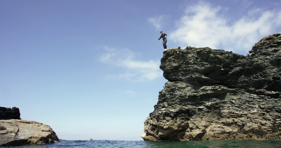 guy splits his face open diving video