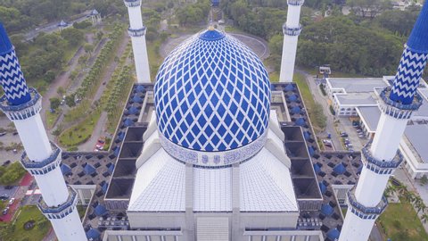 Aerial mosque revealing time lapse view of Sultan Salahuddin Abdul Aziz Shah Mosque in Selangor, Malaysia from night to day. Prores Full HD