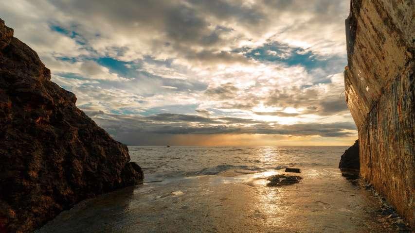 Sea Rocks in the ocean to the horizon image - Free stock photo - Public ...
