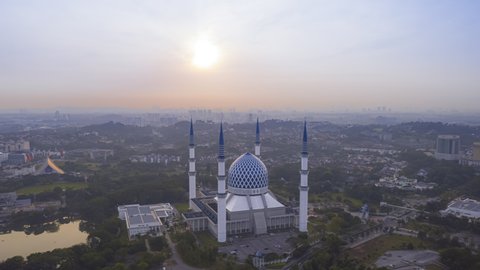Aerial mosque revealing time lapse view of Sultan Salahuddin Abdul Aziz Shah Mosque in Selangor, Malaysia from night to day. Prores UHD