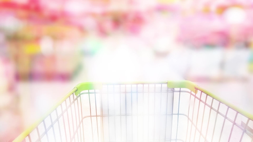 Bokeh blurred people walking on the streets, outdoor markets.