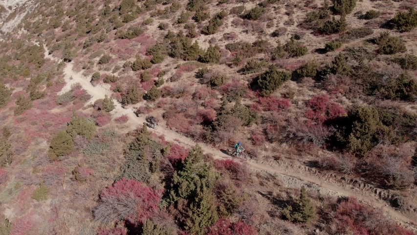 Mountain biking in Nepal. Annapurna Circuit.