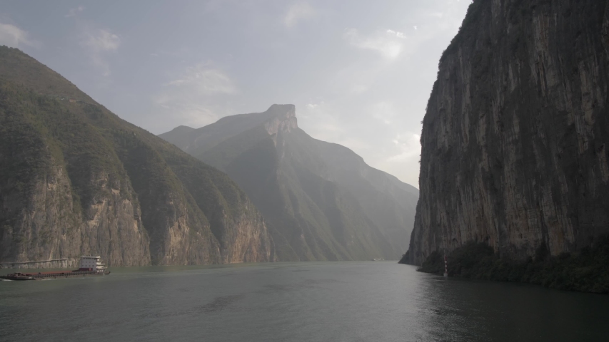 Yangtze River from onboard a cruise boat, Three Gorges, Yangtze River, People