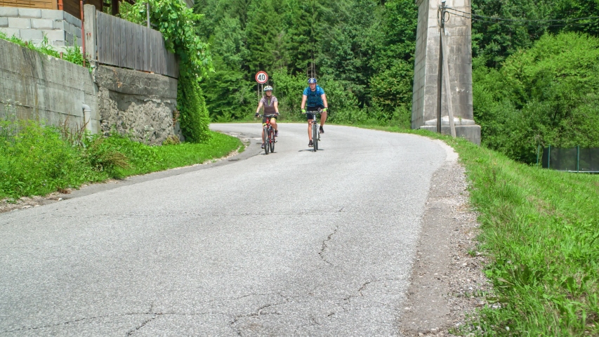 A couple of cyclists riding under the Stopar