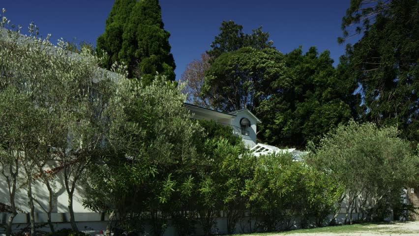 Residence just off the the sand on Seven Shillings Beach at Point Piper in Sydney
