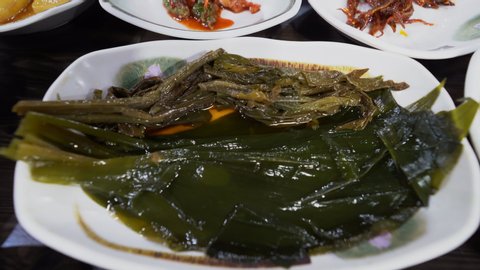 Myeonginamul is from Sanmaneul, which means mountain garlic in Korean. Myeongi is also called Myeongi-jangajji (pickled Siberian onion leaves)Famous side dish and other side dishes when eating Honghap