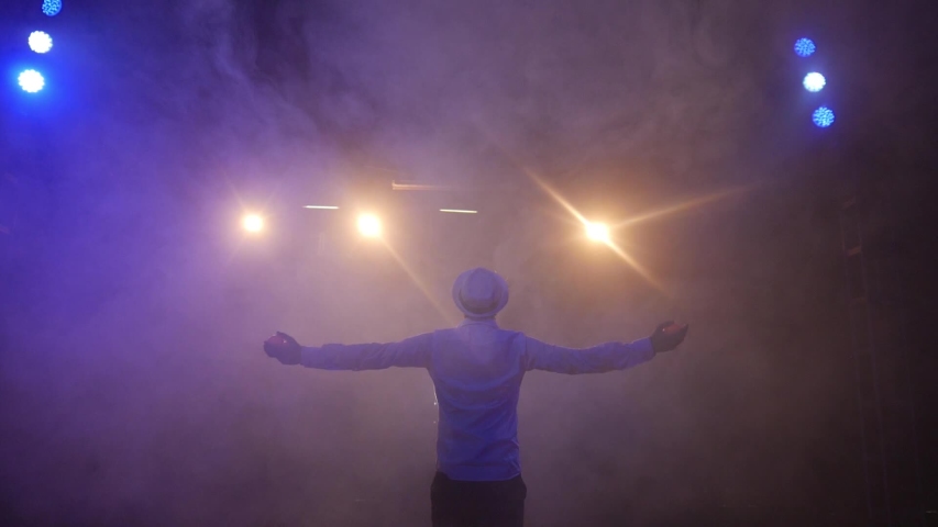 Showman who goes through the curtain, gets on the stage and starts juggling. The smoke and light creates a nice effects in the circus tent. Royalty-Free Stock Footage #1057007951